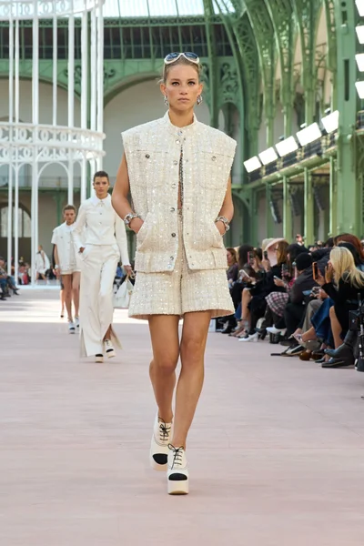 Look 14